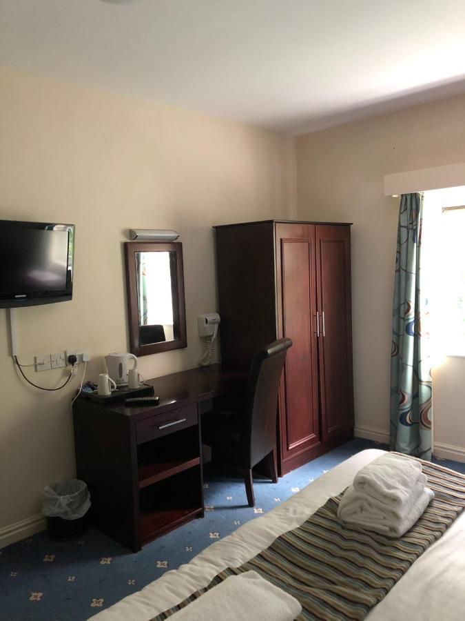 Stafford South Hatherton Hotel Penkridge Bagian luar foto