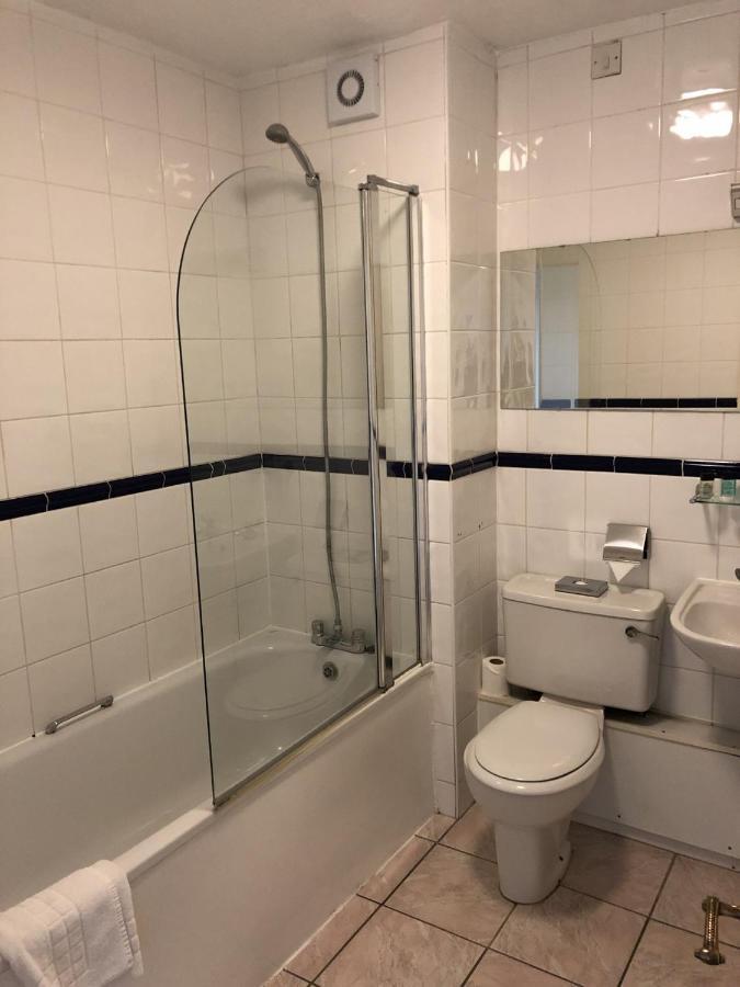 Stafford South Hatherton Hotel Penkridge Bagian luar foto