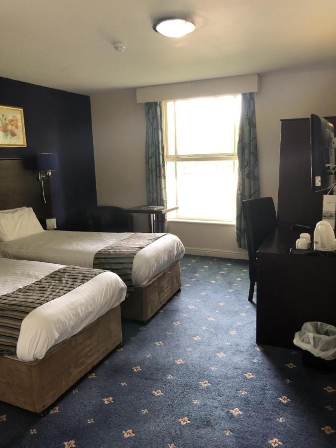 Stafford South Hatherton Hotel Penkridge Bagian luar foto